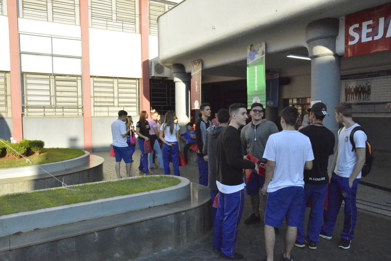 Mais de 400 alunos do ensino médio passam pelo Câmpus da Unipar