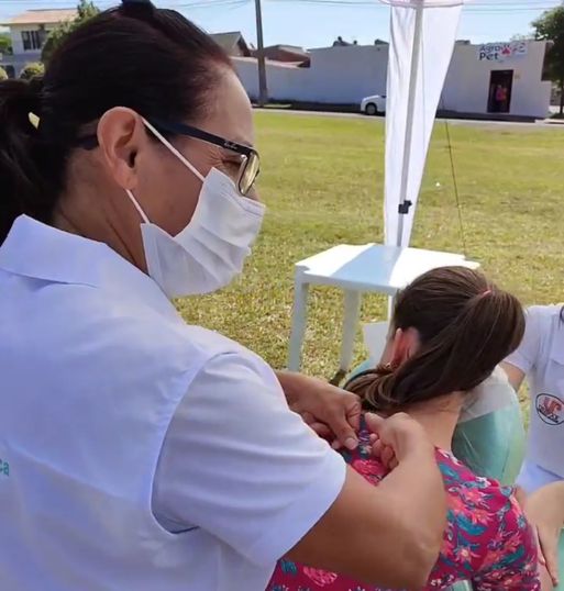 Cursos de Estética e Educação Física da Unipar participam de ação da campanha Agosto Lilás.