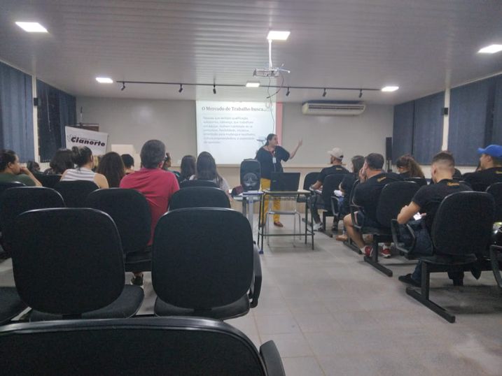 Docente da Unipar fala sobre gestão de carreiras no Colégio Estadual.