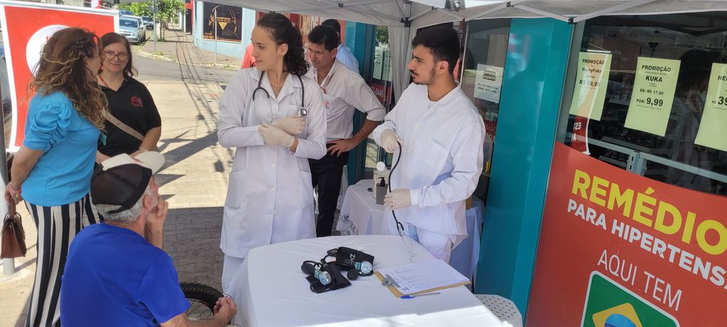 Curso de Farmácia integra ação social preventiva.