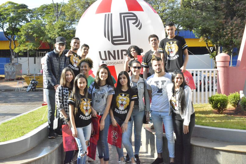 Mais de 400 alunos do ensino médio passam pelo Câmpus da Unipar