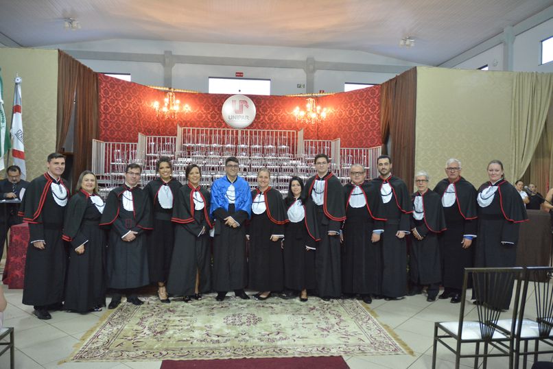Cena da colação de grau em Guaíra da turma de Direito