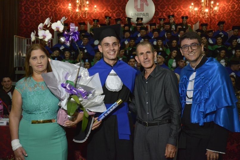 Cena da colação de grau das turmas de Administração, Enfermagem, Engenharia Civil, Estética e Cosmética e Pedagogia