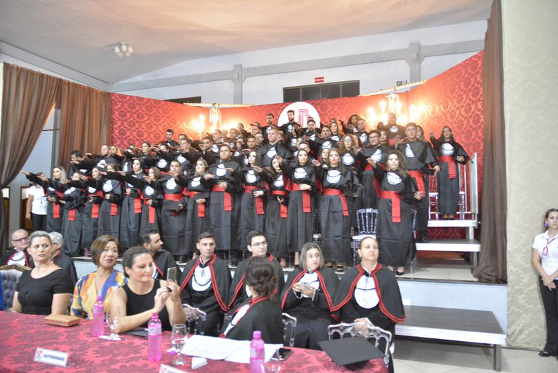 Colação de grau na Unipar: emoção e alegria se misturam e contagiam