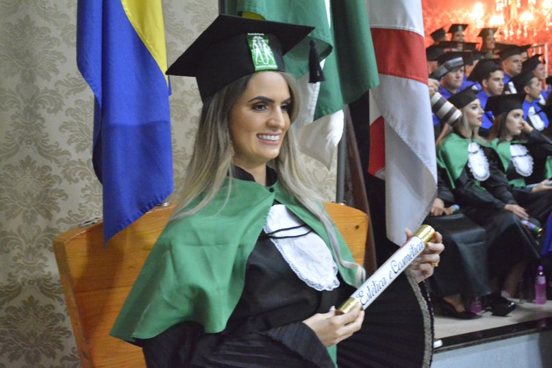 Colação de grau na Unipar: emoção e alegria se misturam e contagiam