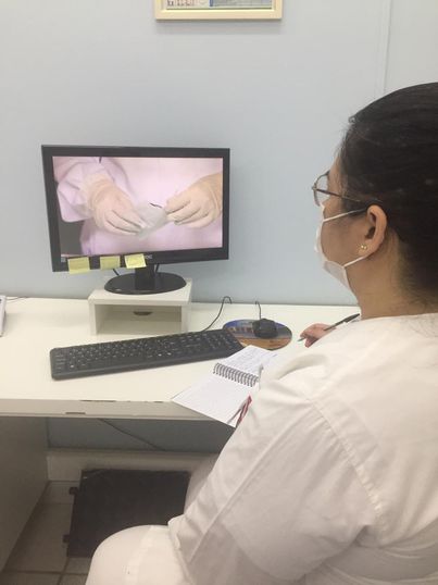 TeleLab: Aluna em aula prática na Unipar