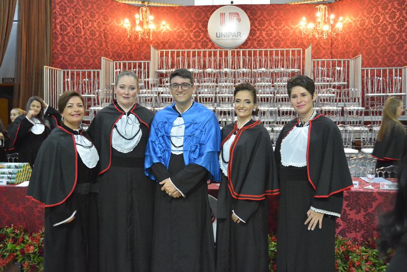 Cena da colação de grau das turmas de Administração, Enfermagem, Engenharia Civil, Estética e Cosmética e Pedagogia