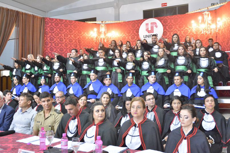Cena da colação de grau das turmas de Administração, Enfermagem, Engenharia Civil, Estética e Cosmética e Pedagogia