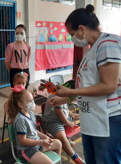O objetivo principal do projeto foi instigar a curiosidade das crianças, estimulando os cinco sentidos.