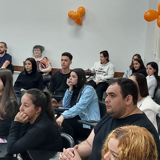 Psicólogo apresenta o livro Rabicho e o Carinho Esquisito.