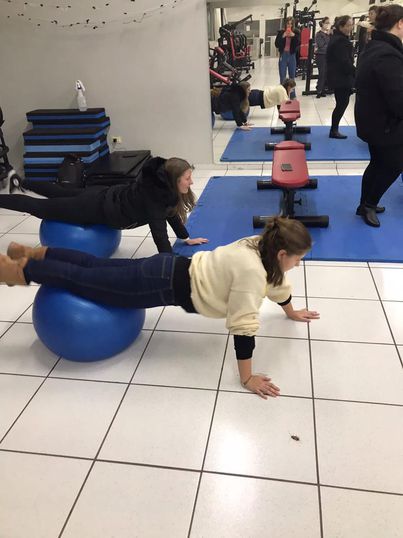 Professoras de Fisioterapia ressaltam a importância do alongamento no inverno.
