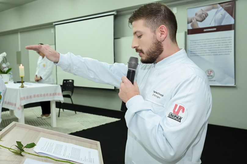 Unipar realiza a 1ª Cerimônia do Jaleco do curso de Enfermagem.