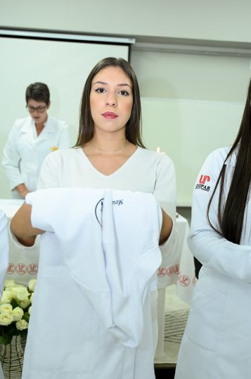 Unipar realiza a 1ª Cerimônia do Jaleco do curso de Enfermagem.