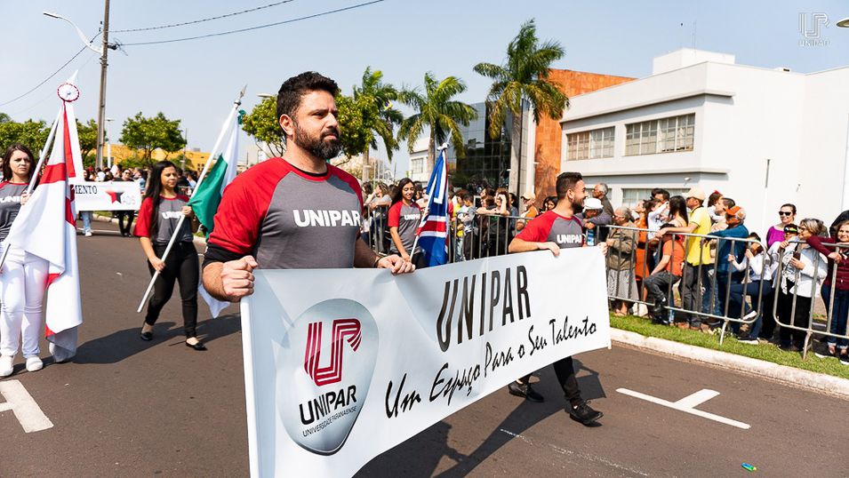 Unipar participa do desfile de 7 de setembro.