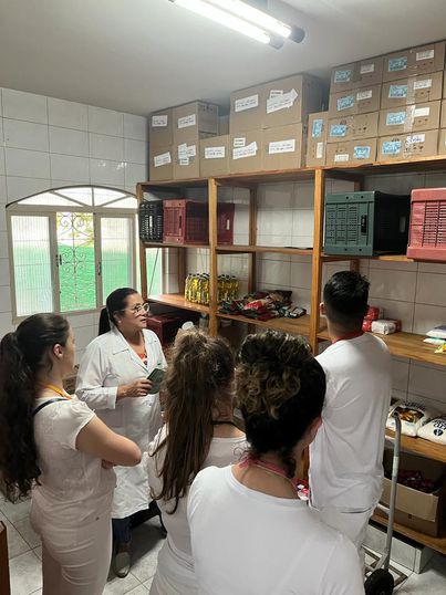 Acadêmicos de Enfermagem visitam a Associação e Portadores de Doenças Especiais (APDE).