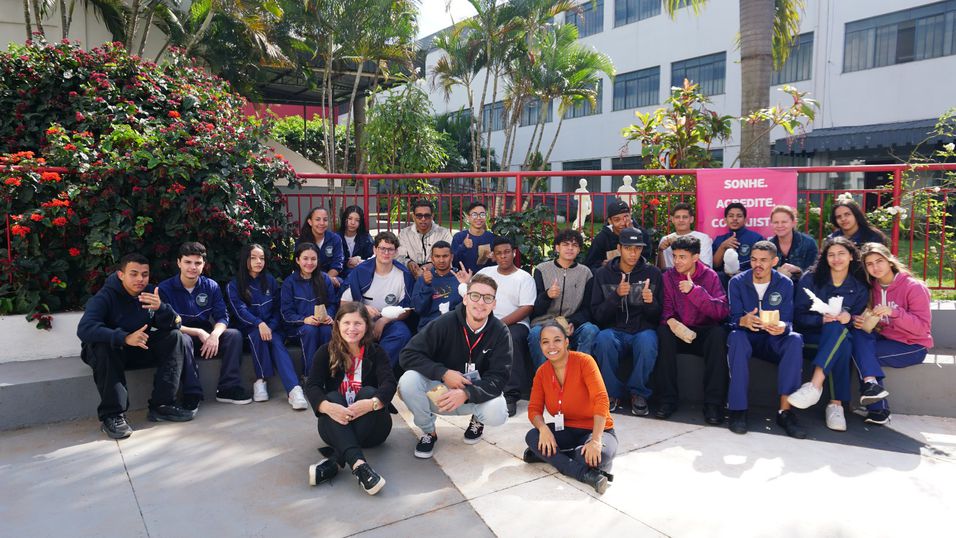 Unipar recebe estudantes dos Colégios Objetivo e Flauzina Dias Viegas.