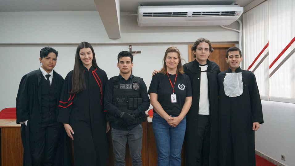 Unipar recebe estudantes dos Colégios Objetivo e Flauzina Dias Viegas.