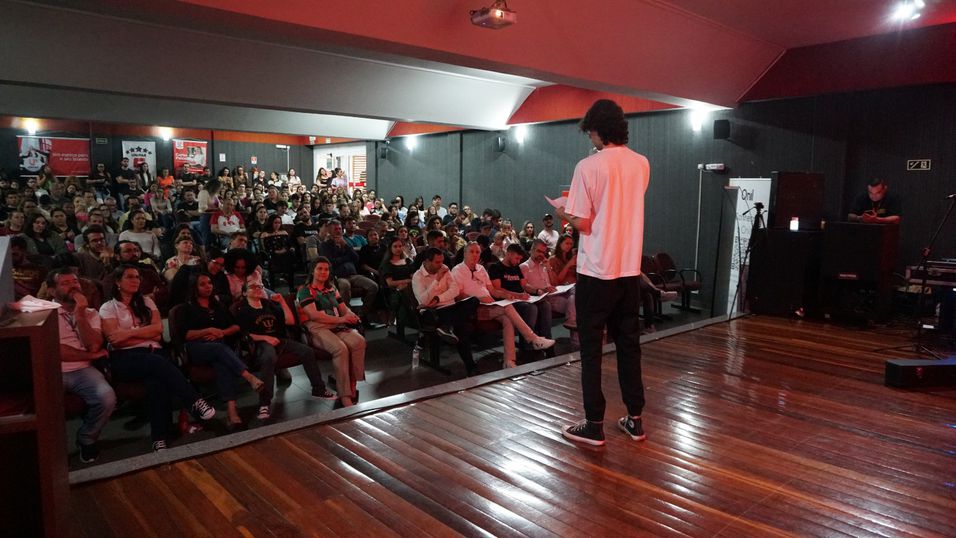 Unipar promove mais uma edição do Show de Talentos.