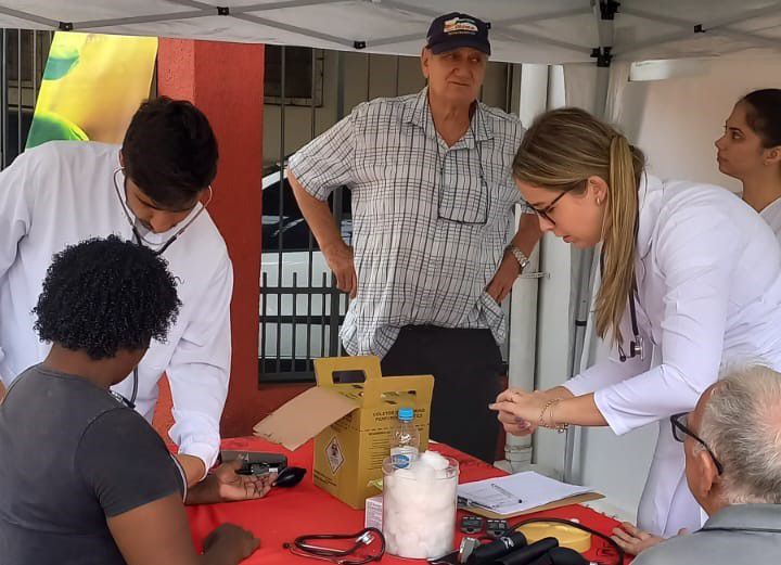 Curso de Farmácia integra ação social preventiva.