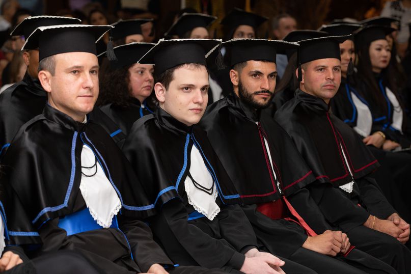 Unipar EAD diploma 330 formandos como bacharéis, licenciados e tecnólogos.