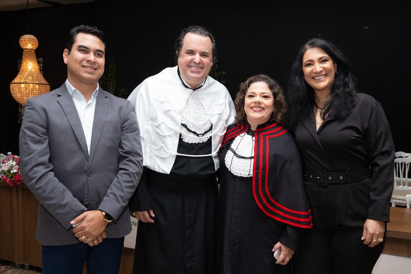 Unipar EAD diploma 330 formandos como bacharéis, licenciados e tecnólogos.