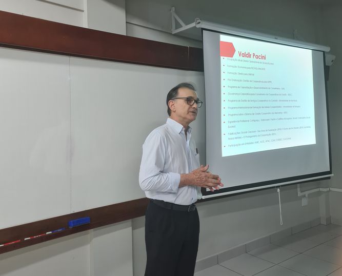 Cascavel inicia MBA em Gestão de Cooperativas de Crédito.
