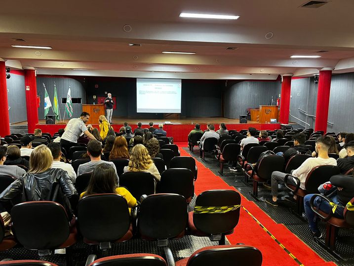 Cursos de Arquitetura e Engenharia Civil recebem Roberto José Falcão Bauer.