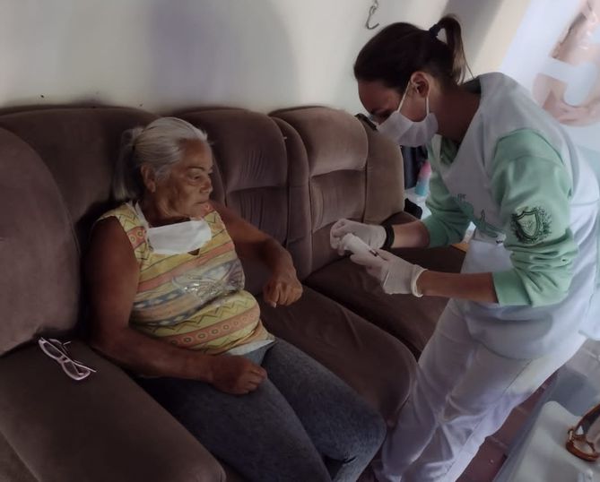 Centro de Estética da Unipar leva ação social à ONG União pela Vida.