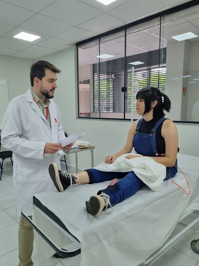 Curso de Medicina promove aula prática para atendimento inicial ao paciente politraumatizado.