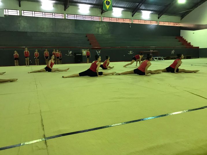 Projeto Oficina da Ginástica presta homenagem às mães.