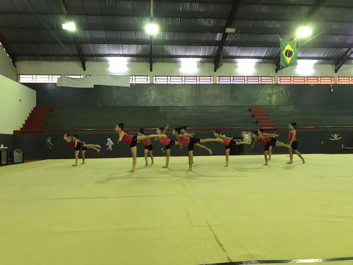 Projeto Oficina da Ginástica presta homenagem às mães.