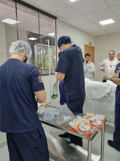 Curso de Medicina promove aula prática para atendimento inicial ao paciente politraumatizado.