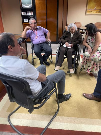 Diretor geral recebe a professora Odete Oliveira