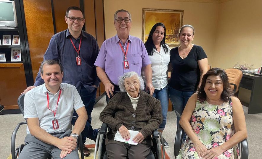 Diretor geral recebe a professora Odete Oliveira