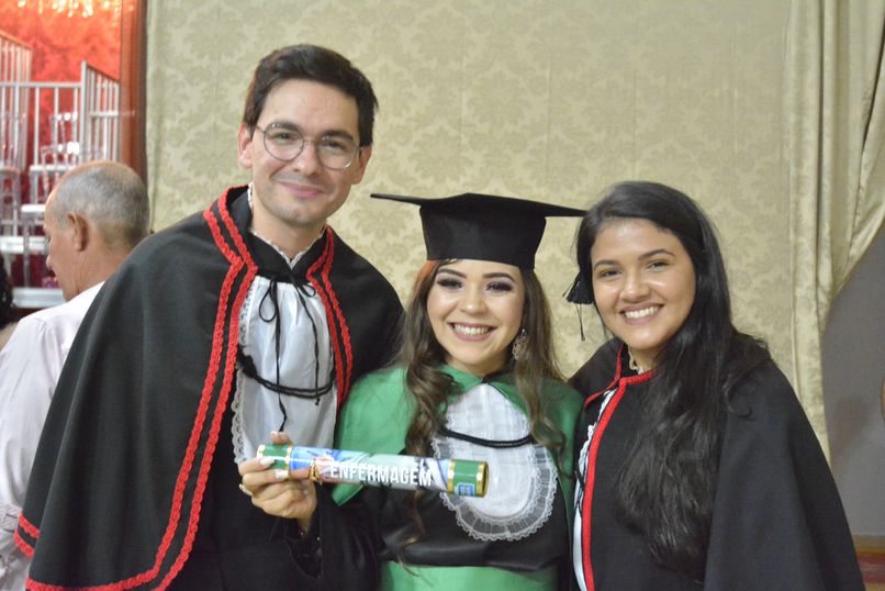 Cena da colação de grau das turmas de Administração, Enfermagem, Engenharia Civil, Estética e Cosmética e Pedagogia