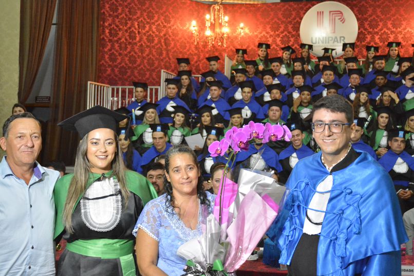Cena da colação de grau das turmas de Administração, Enfermagem, Engenharia Civil, Estética e Cosmética e Pedagogia