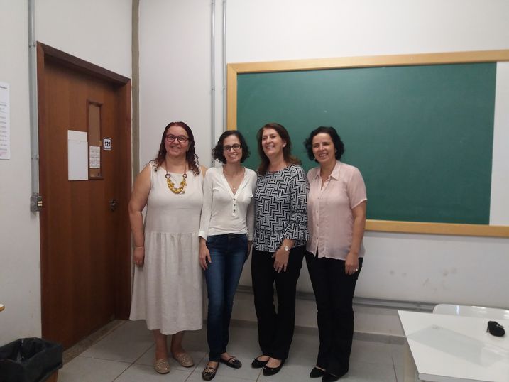 Ezilda Jacomassi (à direita) com a professora Káthia Mourão, aluna Maria Júlia Silva e professora Adriana Albiero