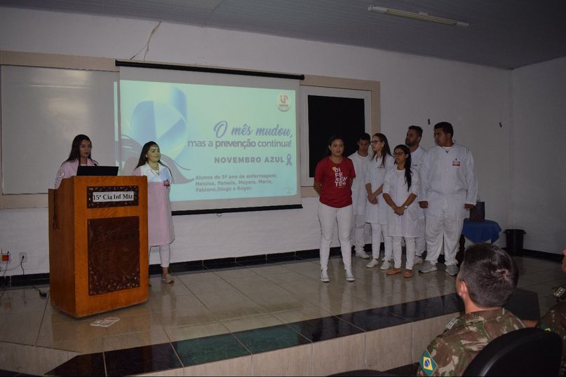 Acadêmicos em palestra no Exército Brasileiro