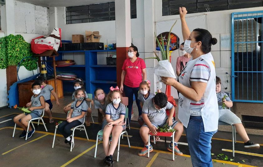 O objetivo principal do projeto foi instigar a curiosidade das crianças, estimulando os cinco sentidos.