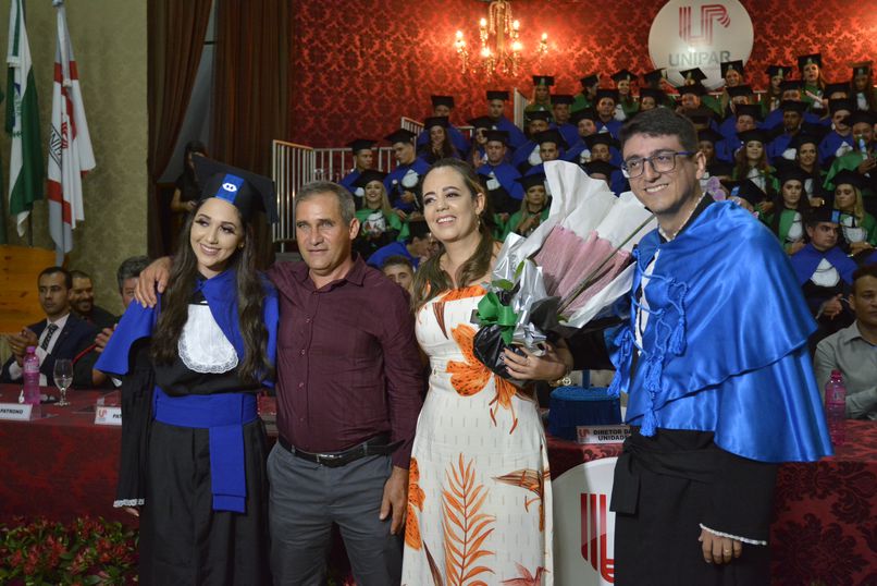 Cena da colação de grau das turmas de Administração, Enfermagem, Engenharia Civil, Estética e Cosmética e Pedagogia