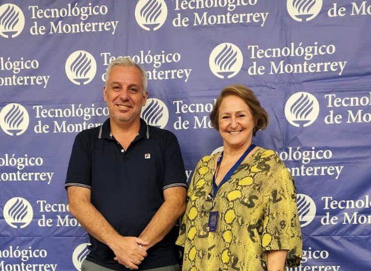 Quando da visita dos professores Emerson e Marina à Universidade do México, para capacitação do aprendizado na área da saúde.